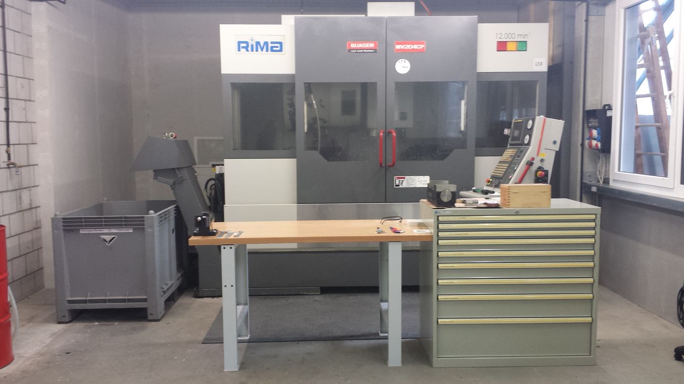 CNC-Fräsmaschine Quaser MV204CP in der AFM-Werkstatt